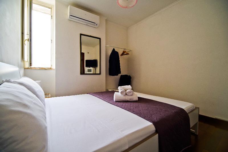 Bed And Travel Apartment Dogana Regia 15 Salerno Kültér fotó
