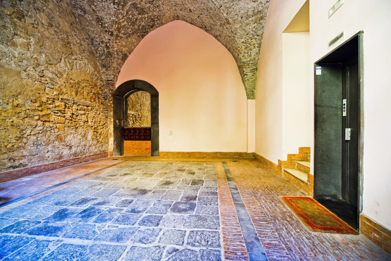 Bed And Travel Apartment Dogana Regia 15 Salerno Kültér fotó
