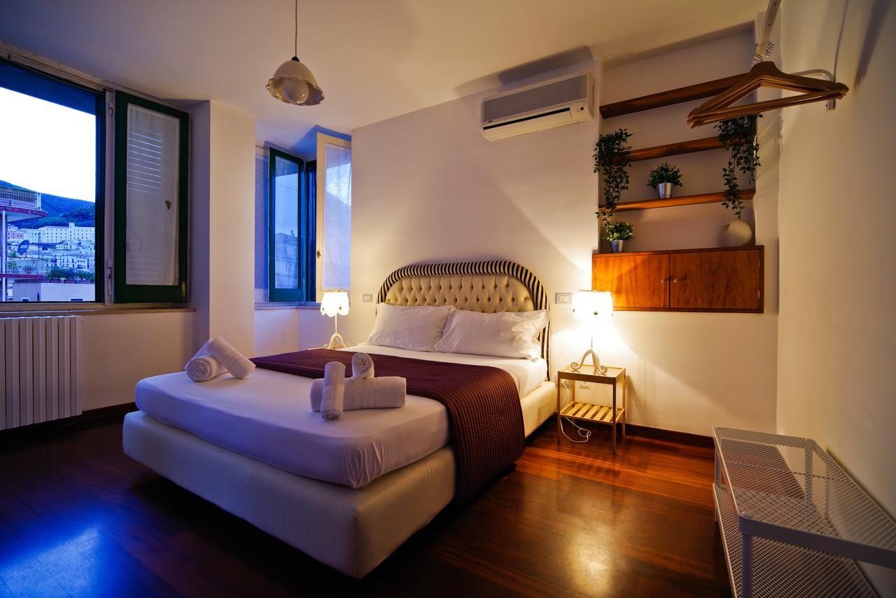 Bed And Travel Apartment Dogana Regia 15 Salerno Kültér fotó