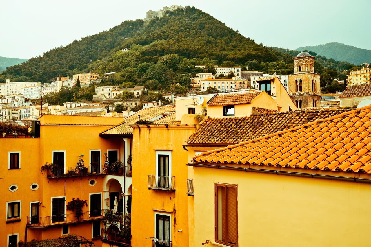 Bed And Travel Apartment Dogana Regia 15 Salerno Kültér fotó